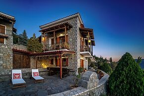 Rock Dandy Deluxe Chalet | Fireplace & Sauna