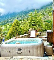 Rock Dandy Deluxe Chalet | Fireplace & Sauna