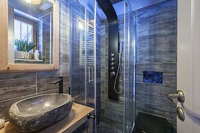 Rock Dandy Deluxe Chalet | Fireplace & Sauna
