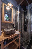 Rock Dandy Deluxe Chalet | Fireplace & Sauna