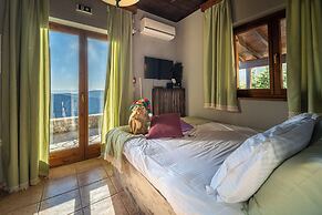 Rock Dandy Deluxe Chalet | Fireplace & Sauna