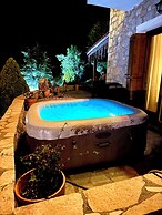 Rock Dandy Deluxe Chalet | Fireplace & Sauna