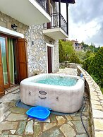 Rock Dandy Deluxe Chalet | Fireplace & Sauna