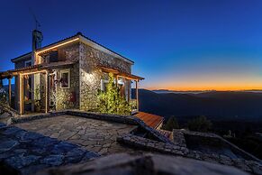 Rock Dandy Deluxe Chalet | Fireplace & Sauna