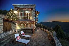 Rock Dandy Deluxe Chalet | Fireplace & Sauna