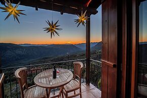 Rock Dandy Deluxe Chalet | Fireplace & Sauna