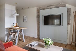Abbey Strand Apartments, at Holyrood