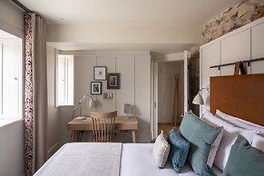 Abbey Strand Apartments, at Holyrood