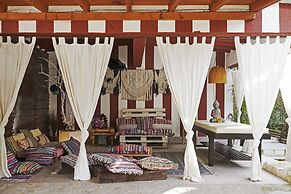 Lucky's Guest House