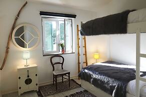 Lucky's Guest House
