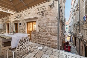 Apartments and rooms Perla
