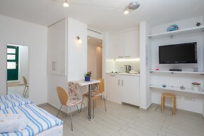 Split Center Suites