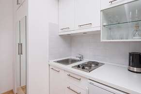 Split Center Suites