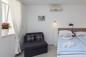 Split Center Suites