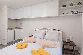Split Center Suites