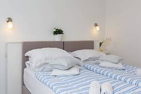 Split Center Suites