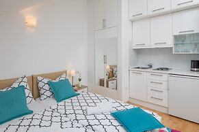 Split Center Suites