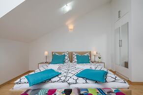 Split Center Suites