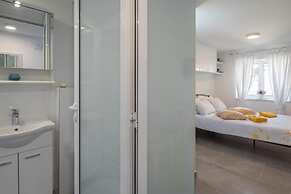 Split Center Suites