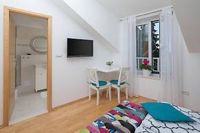 Split Center Suites