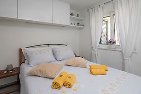 Split Center Suites