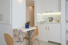 Split Center Suites