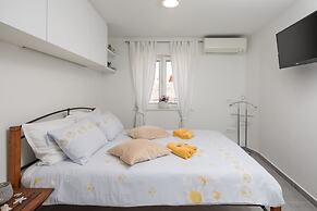 Split Center Suites