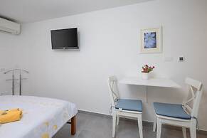 Split Center Suites