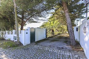 Sintra Classic Villa by Homing