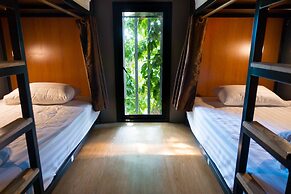 Comfy Bed Hostel - Adults Only
