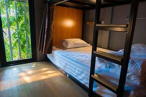 Comfy Bed Hostel - Adults Only