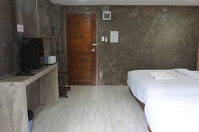 Ban Kaeng Resort