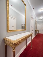 1920s Boutique Hotel and Restaurants