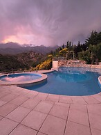 El Carmelo Mountain Lodge