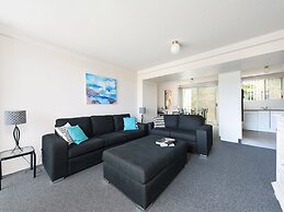 9 Cirrus at Fingal Bay