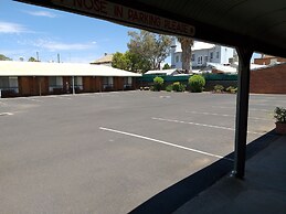 Country Mile Motor Inn