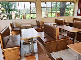 Pops Hotel & Restaurant