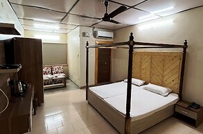 Pops Hotel & Restaurant