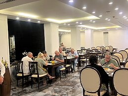 Sandy Palace Hotel