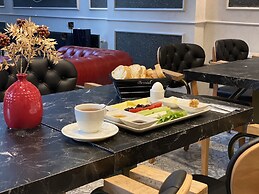 Global Suites Hotel