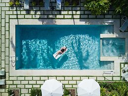 Eleven Bahama House