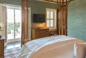 Eleven Bahama House
