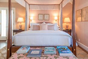 Eleven Bahama House