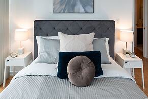 QuickStay - Elegant & Modern Condo, CN Tower Views