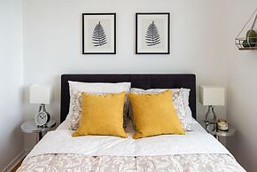 QuickStay - Elegant & Modern Condo, CN Tower Views