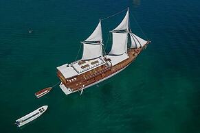 Helena Liveaboard