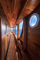 Helena Liveaboard