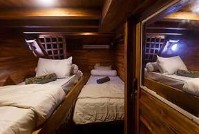 Helena Liveaboard