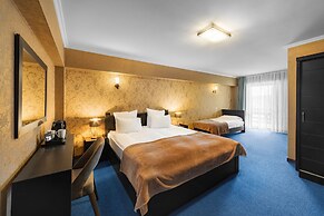 Good Aura Hotel