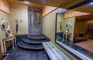 Good Aura Hotel